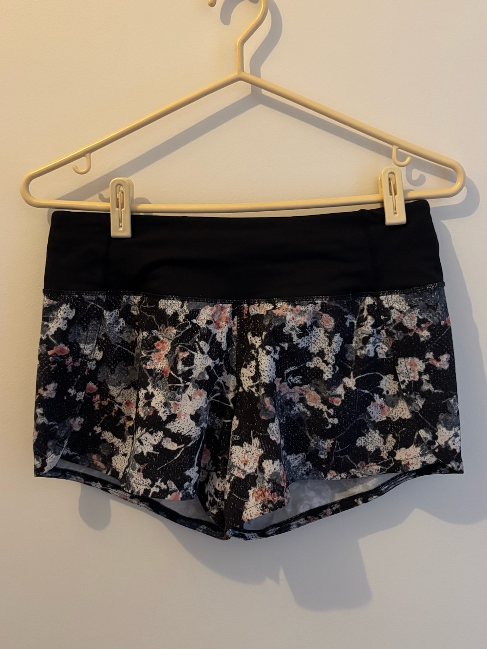 Lululemon Women’s Floral Black Athletic Shorty Shorts